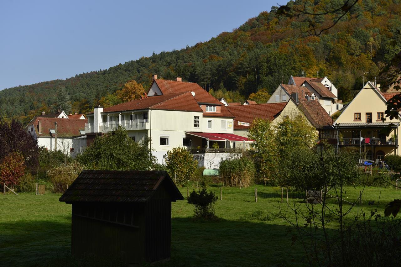 Landhotel Zur Wegelnburg Bruchweiler-Barenbach Bagian luar foto